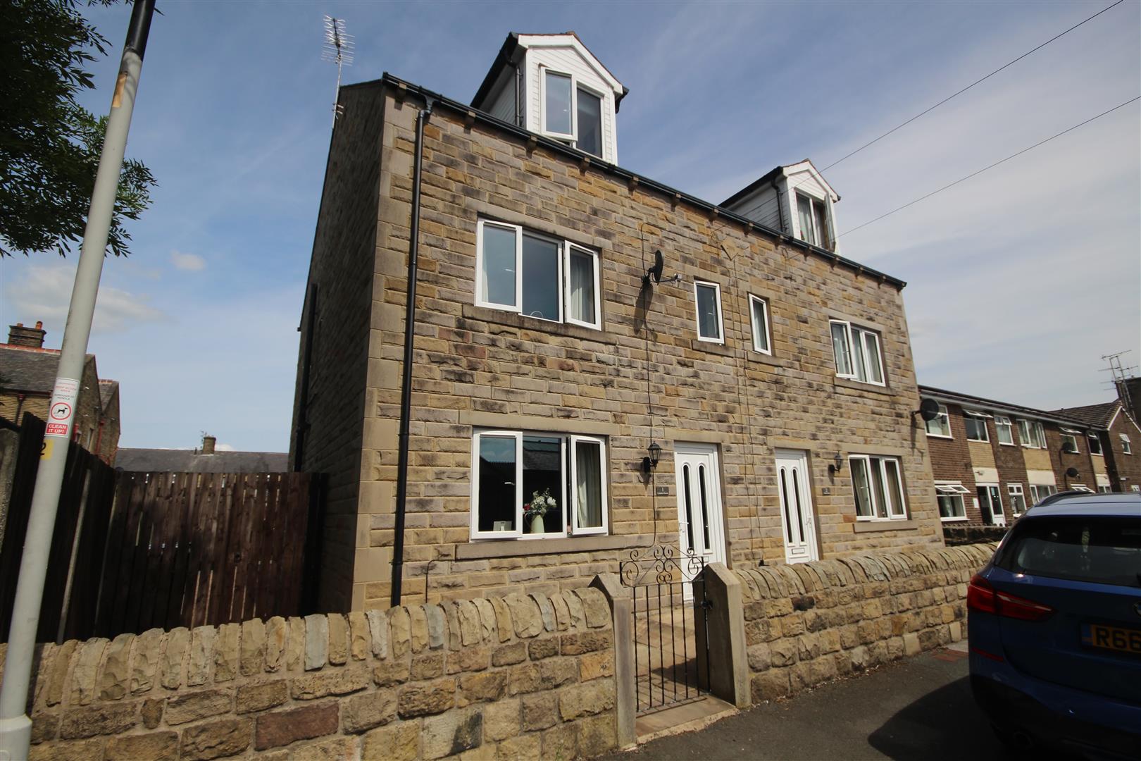 4 bedroom semi-detached house Let Agreed in Earby - IMG_8405.jpg